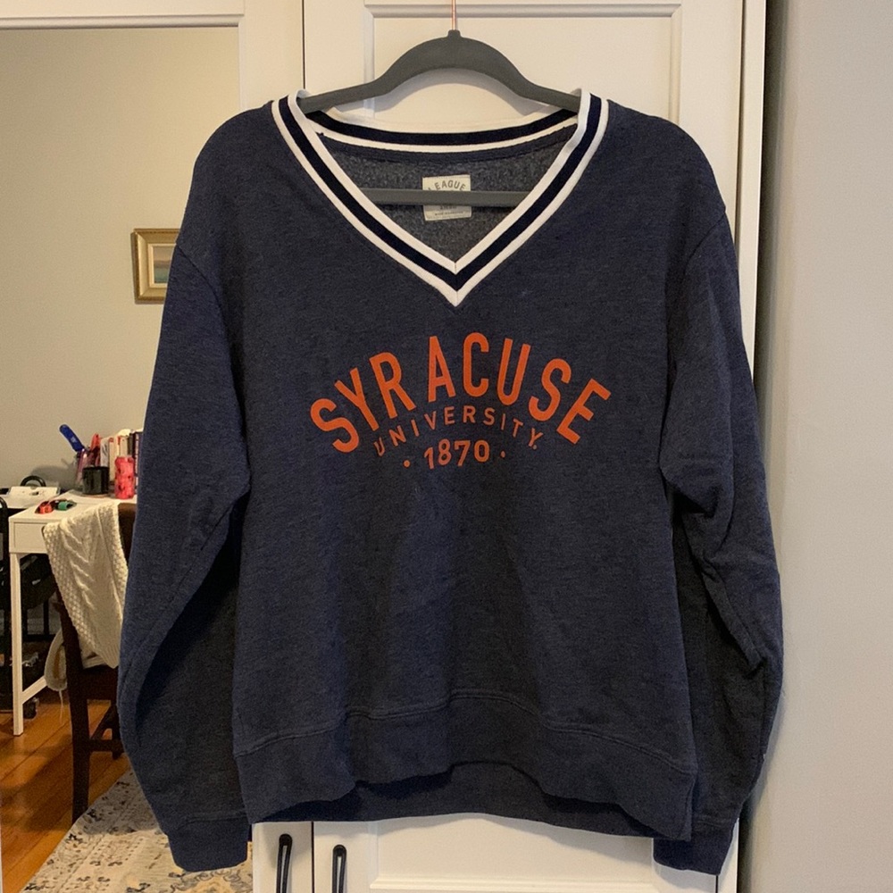 Go CUSE!! Adorable Syracuse university sweatshirt!! Size S.